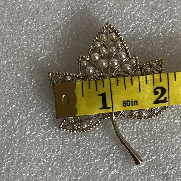 Extremely Rare Chanel Maple Leaf Brooch Pin - Made in France preowned - Picture 9 of 13